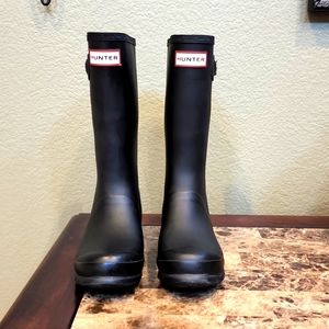 Kids size 4 black Hunter boots